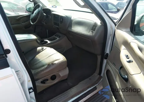 2000 Ford Expedition Eddie Bauer from USA, damaged, VIN 1FMRU1768YLB81673